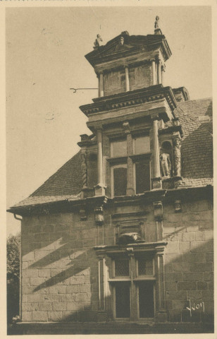 Brive-la-Gaillarde : "La douce France - 743 - Brive (Corrèze) - Hôtel La Labenche, façade renaissance".