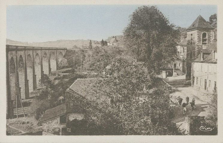 Vignols : "Vignols (Corrèze) - Un coin pittoresque de la ville et le viaduc".
