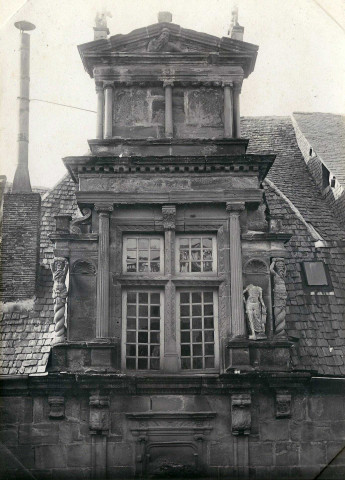 Hôtel Labenche (séminaire), croisée renaissance.