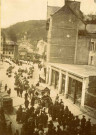 Passage du cortège et du corbillard, rue Nationale.
