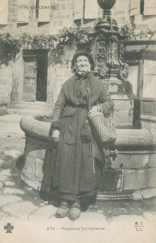 Folklore : "Type du Centre - 575 - Paysanne corrézienne".