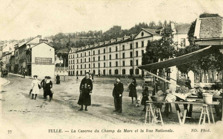 77 Tulle. - La caserne du Champ de Mars et la Rue Nationale".