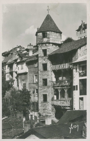 Tulle : "857 Tulle (Corrèze) - La tour d'Alverge".