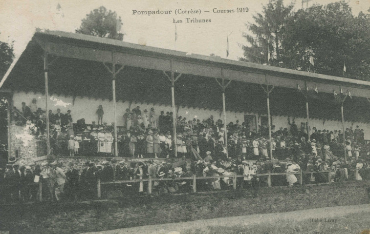 Arnac-Pompadour : "Pompadour (Corrèze) - courses 1919 - les tribunes".