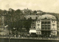 Passage du cortège et du corbillard, quai du Collège, devant le théâtre.