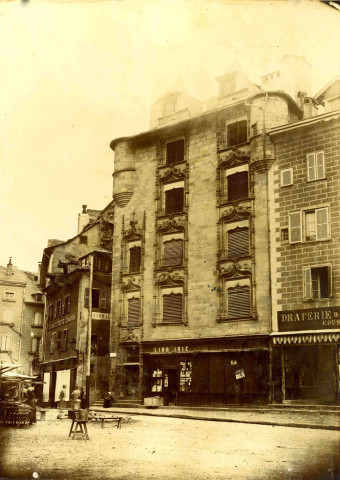 La maison de Loyac, place Gambetta.