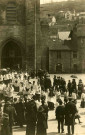 Les prêtres sortant de la cathédrale.
