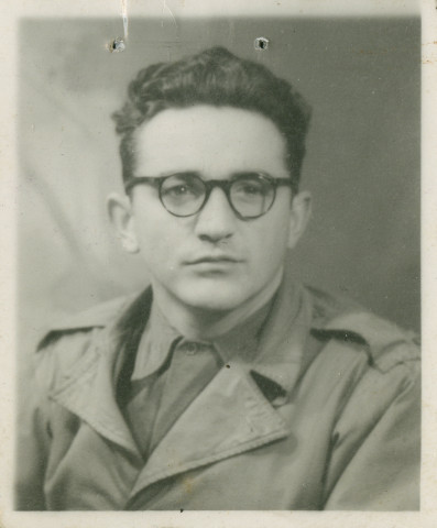 Situations de famille des fusillés, tués au combat et déportés non rentrés au 15 février 1946 (1946). Distribution de vêtements, chaussures, denrées alimentaires et colis aux enfants de déportés à l'occasion des fêtes de Noël (1945-1948).