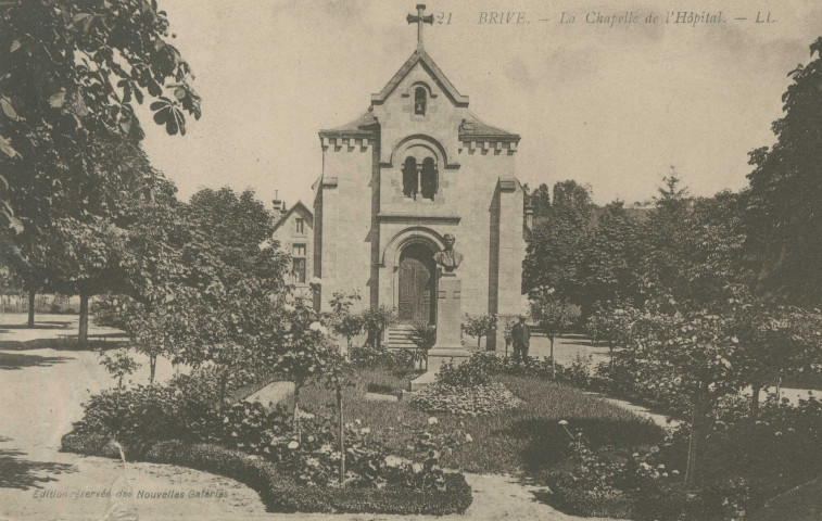Brive-la-Gaillarde : "21 - Brive. - La chapelle de l'hôpital". Devant la chapelle figure un buste en bronze non identifié