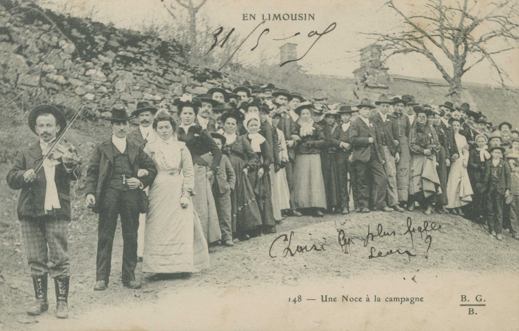Folklore : "En Limousin - 148 - Une noce à la campagne". La noce a été identifiée au lieu-dit La Besse (commune de Mauriac-Cantal), le violonneux est Jean Dauvisis de Neuvic.