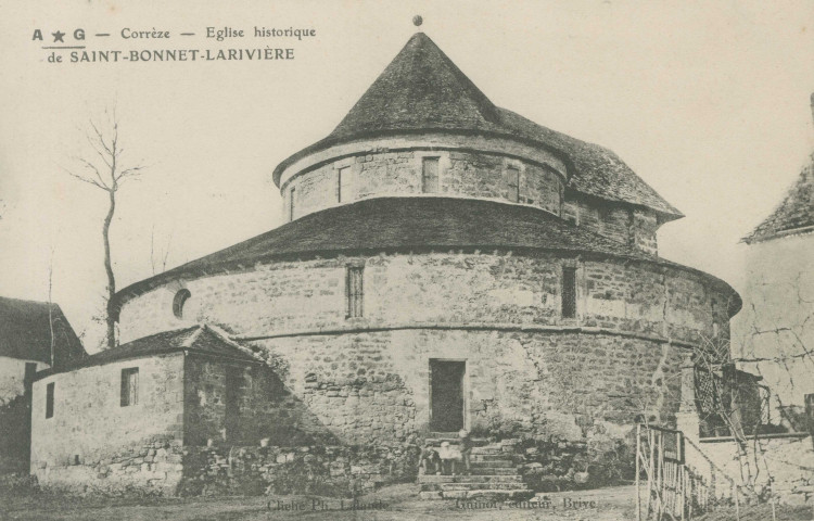 Saint-Bonnet-la-Rivière : "Corrèze - Eglise historique de Saint-Bonnet-Larivière".