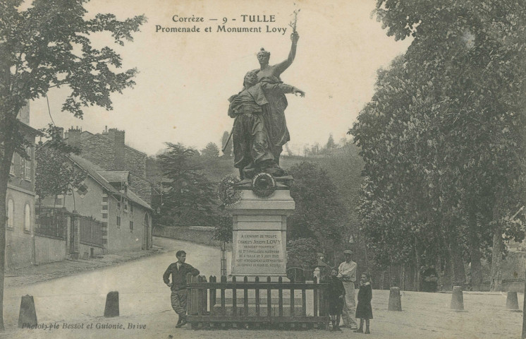 Tulle : "Corrèze - 9 - Tulle - Promenade et monument Lovy".
