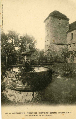 "30 - Ancienne abbaye cistercienne d'Obazine. La fontaine et le donjon".