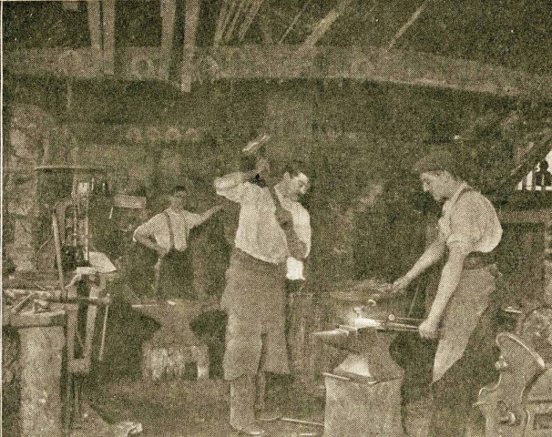 "Chez le Maréchal-ferrant - Corrèze".