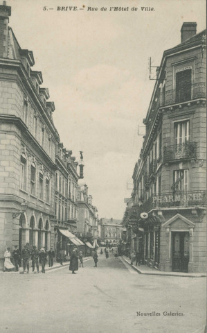 Brive-la-Gaillarde : "5.- Brive. - Rue de l'Hôtel-de-ville.".