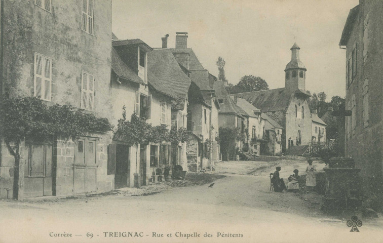 Treignac : "Corrèze - 69 - Treignac - Rue et chapelle des Pénitents".