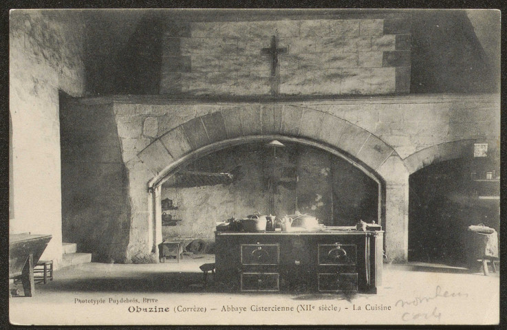 Aubazine : "Obazine (Corrèze) - Abbaye cistercienne ( XIIe siècle) - La cuisine".