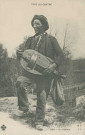 Folklore : "Type du Centre - 506 - Un vielleur".