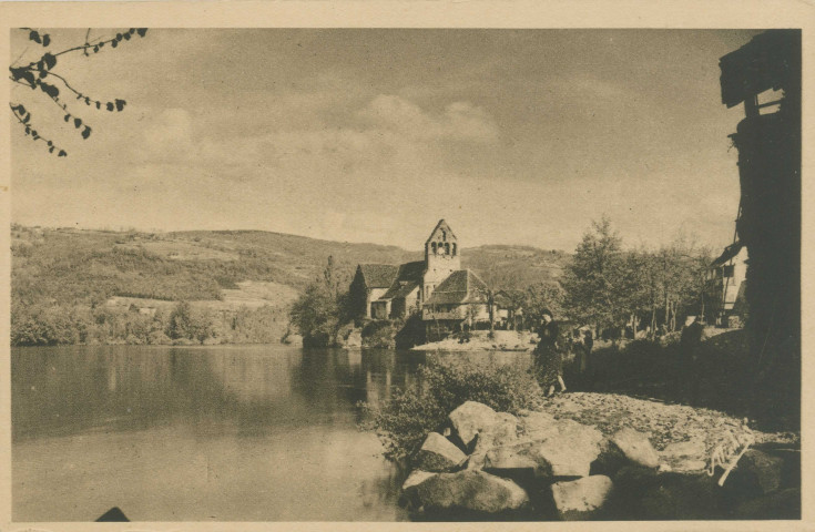 Beaulieu-sur-Dordogne : "Gorges de la Dordogne - 24. beaulieu-sur-dordogne - La chapelle des Pénitents (XIe), site classé".