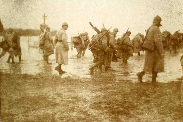 L'évacuation par les troupes françaises : le 40ème Régiment d'infanterie dans les marais du Dniestr.