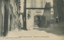 Tulle : "29 Le vieux Tulle - Rues Riche et Portes Chanac". Marchand de peaux de lapins.