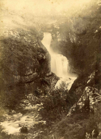 Gimel-les-Cascades : la Montane à "La Grande Cascade".