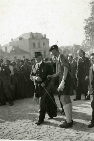 Voyage du maréchal Pétain, défilé à La Guierle.