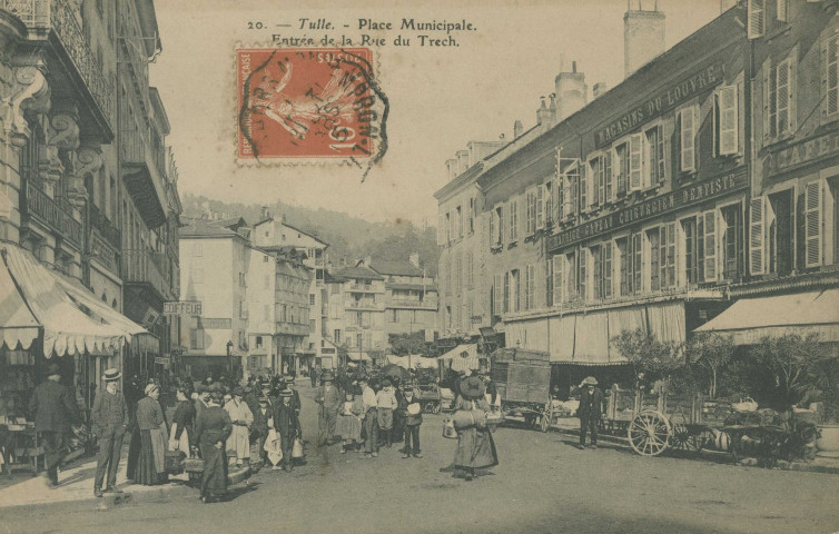 Tulle : "20. - Tulle. - Place municipale. Entrée de la rue du Trech.".
