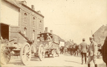 Le départ d'Estrée-sur-Noye pour le front.