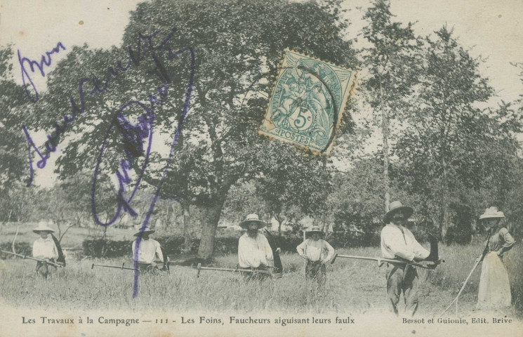 Folklore : "Les travaux à la campagne - 111 - Les foins, faucheurs aiguisant leurs faulx".