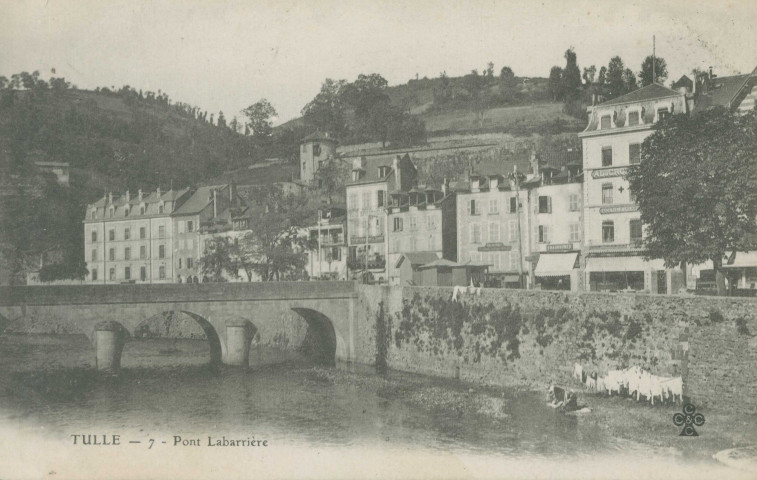 Tulle : "Tulle - 7 - Pont Labarrière". Le collège Clemenceau n'est pas encore construit.