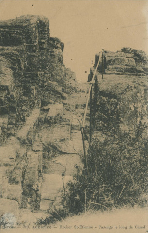 Aubazine : "Corrèze - 210 - Aubazine - Rocher St-Etienne - Passage le long du canal".