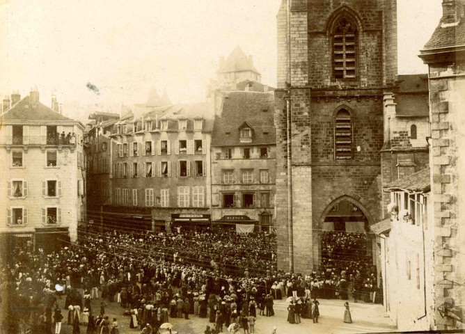 La Lunade, feux de la Saint-Jean et départ de la procession.