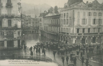 Tulle : "Les inondations de Tulle, 24 mars 1912 - Le pont de la mairie et place municipale".