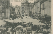 Brive-la-Gaillarde : "Corrèze - 10 - Brive - Le grand marché place de l'Hôtel-de-ville".