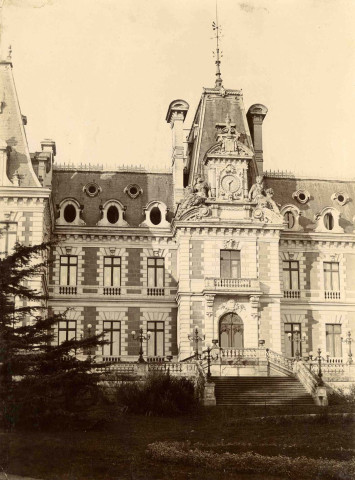 Façade de la préfecture.