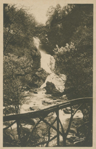 Gimel : "La Corrèze touristique - 7013. Gimel (site classé) - La grande cascade".