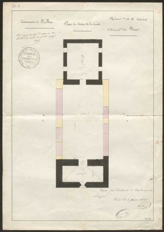Eglise. Horloge. Presbytère.
