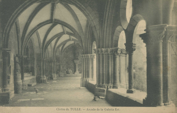 Tulle : "Cloître de Tulle. - Arcades de la galerie Est.".