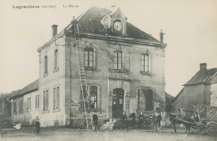 Lagraulière : "Lagraulière (Corrèze) - La mairie".