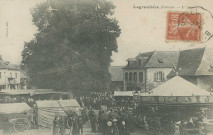 Lagraulière : "Lagraulière (Corrèze) - 1er septembre". Fête et manège sur la place.
