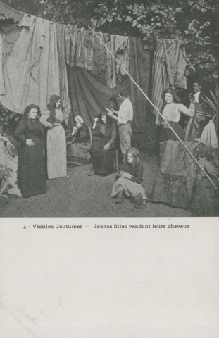 4 - Vieilles coutumes - Jeunes filles vendant leurs cheveux".