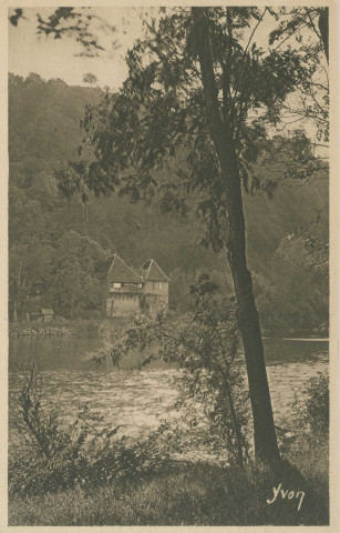 Beaulieu-sur-Dordogne : "La douce France - La région du Limousin - Les rives de la Dordogne à Beaulieu".