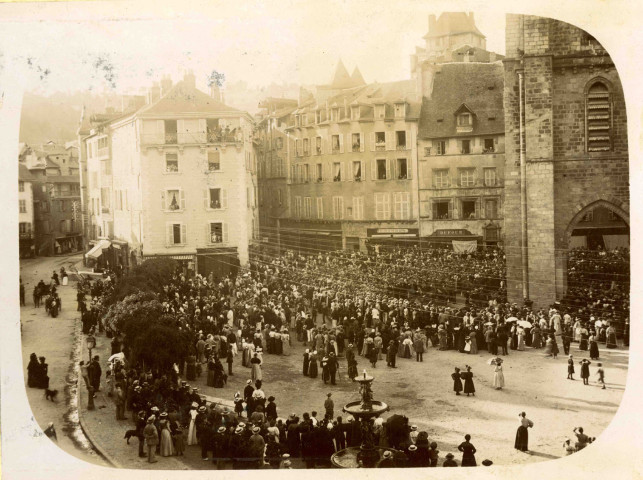 La Lunade, feux de la Saint-Jean et départ de la procession.