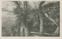 Yssandon : "15. - Yssandon (Corrèze) - Grotte naturelle dans la butte du Chalard".