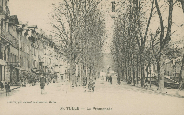 Tulle : "54. Tulle - La promenade".