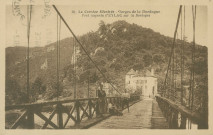 Saint-Martin-la-Méanne : "30. La Corrèze illustrée - Gorges de la Dordogne - Pont suspendu d'Eylac sur la Dordogne".