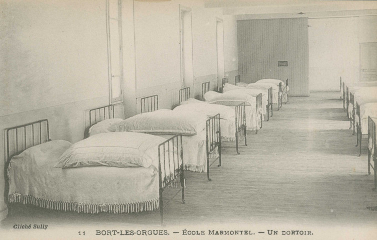 Bort-les-Orgues : "11 - Bort-les-Orgues - Ecole Marmontel. - Un dortoir.".