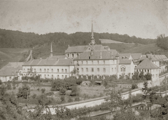 Chartreuse du Glandier, vue des jardins.