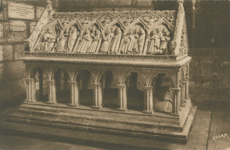Aubazine : "Obazine (Corrèze) - Eglise abbatiale. Tombeau de saint Etienne (XIIIe siècle)".